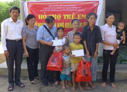 Soutien aux 8 enfants démunis de la province de Ha Tinh par un Collectif des médecins urgentistes du Samu93 avec l'UVGF Soutien aux 8 enfants démunis de la province de Ha Tinh par un Collectif des médecins urgentistes du Samu93 avec l'UVGF