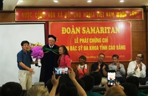 Des médecins volontaires américains de retour à Cao Bang Des médecins volontaires américains de retour à Cao Bang