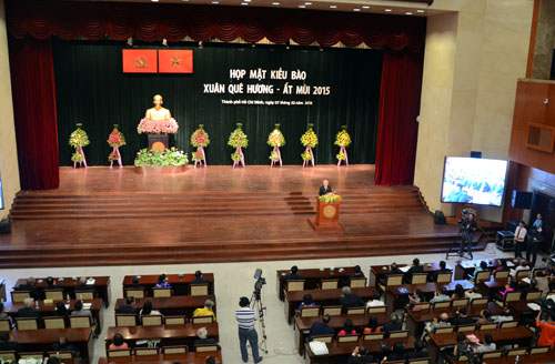 Rencontre avec des Viet Kieu ( Vietnamiens vivant à l'étranger) Rencontre avec des Viet Kieu ( Vietnamiens vivant à l'étranger)