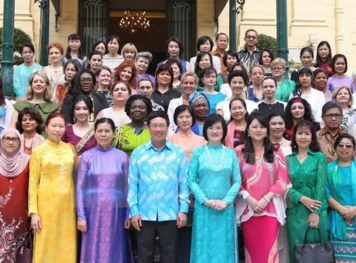 Le groupe des femmes de la Communauté de l’ASEAN voit le jour à Hanoi Le groupe des femmes de la Communauté de l’ASEAN voit le jour à Hanoi