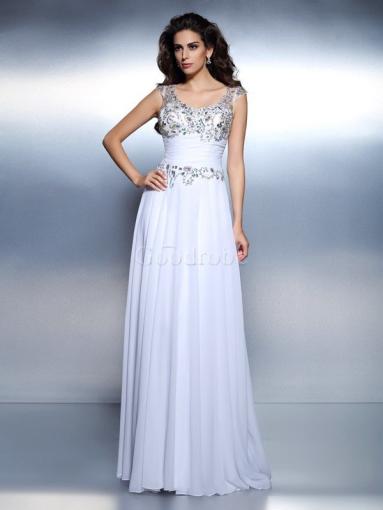 Vous cherchez une robe d'hiver élégante pour les invités de mariage Vous cherchez une robe d'hiver élégante pour les invités de mariage