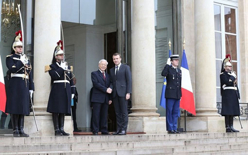 Le numéro un vietnamien à l'Elysée, de gros contrats signés