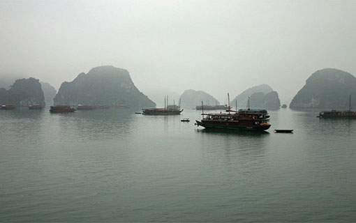 Le Vietnam, des brumes infinies d'Halong...