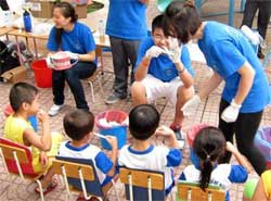 Elle change la vie des enfants du Vietnam en s’occupant de leur dents!!
