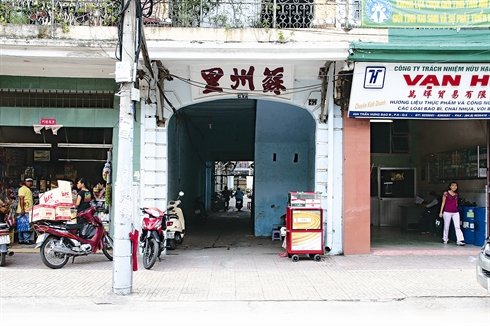 Dans les anciennes ruelles du quartier chinois de Cho Lon Dans les anciennes ruelles du quartier chinois de Cho Lon