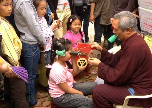 Nguyên Van Long et son cinéma ambulant Nguyên Van Long et son cinéma ambulant