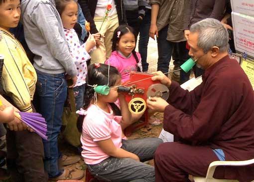 Nguyên Van Long et son cinéma ambulant