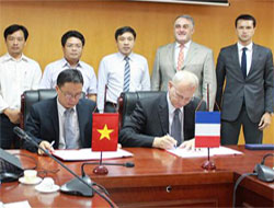 Coopération spatiale : la France et le Vietnam rêvent d’un nouvel accord avant fin 2015 Coopération spatiale : la France et le Vietnam rêvent d’un nouvel accord avant fin 2015