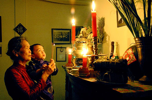 Le culte des ancêtres — Carte postale du Vietnam Le culte des ancêtres — Carte postale du Vietnam