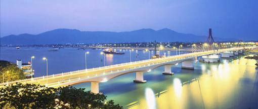 Danang, de la plage à la montagne