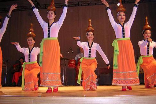 Loir-et-Cher (Onzain) : La grâce des danseuses du Vietnam Loir-et-Cher (Onzain) : La grâce des danseuses du Vietnam