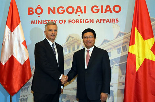 Le chef de la diplomatie helvétique Didier Burkhalter parle économie au Vietnam Le chef de la diplomatie helvétique Didier Burkhalter parle économie au Vietnam