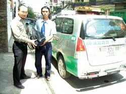 Un chauffeur de taxi récompensé pour son honnêteté Un chauffeur de taxi récompensé pour son honnêteté