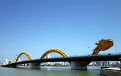Vietnam : le Dragon Bridge, un pont spectaculaire et cracheur de feu Vietnam : le Dragon Bridge, un pont spectaculaire et cracheur de feu
