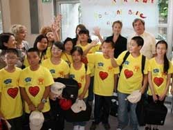 Enfants vietnamiens et Choisyens - Leçon de partage Enfants vietnamiens et Choisyens - Leçon de partage