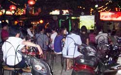 Vietnam - Soyez bons gestionnaires, laissez vos salariés regarder l'Euro Vietnam - Soyez bons gestionnaires, laissez vos salariés regarder l'Euro