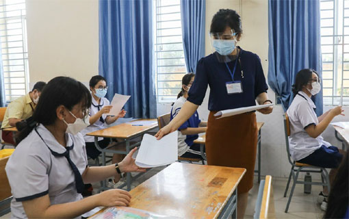 Dans le contexte du Covid-19, près d'un million de lycéens vietnamiens passent l'examen de fin d'études secondaires (baccalauréat) de 2021
