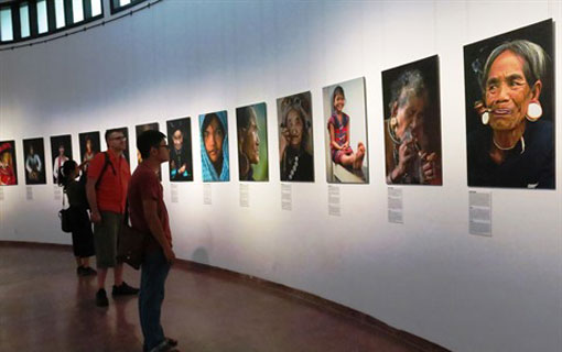La diversité de la culture ethnique captée par un photographe français La diversité de la culture ethnique captée par un photographe français