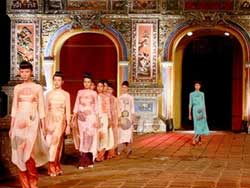 Viet Nam. Les canons de la beauté dans l'Enclos du port Viet Nam. Les canons de la beauté dans l'Enclos du port