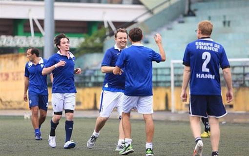 Le football comme vecteur de solidarité pour l’ONG School on the Boat