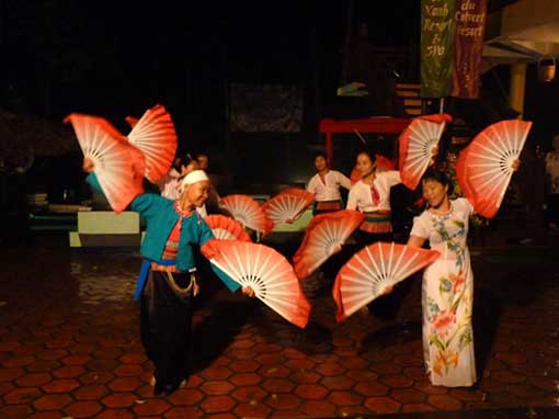 Premières festivités pour l'année France - Vietnam à Hoà Binh