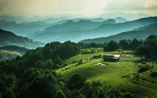 La province de Cao Bang (Vietnam) et le département des Alpes-de-Haute-Provence (France) coopèrent dans la préservation de géoparc mondial