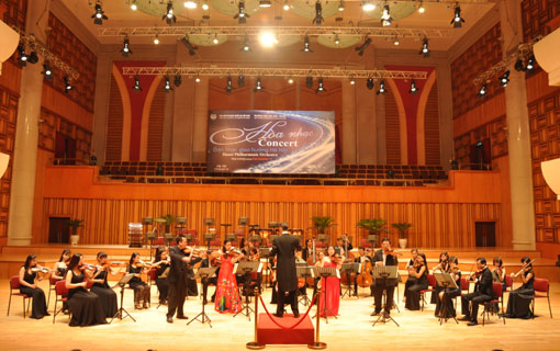 Académie Nationale de musique du Vietnam , une école glocale ["globale et locale"] à Hanoi