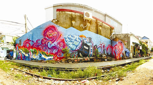Le périple transvietnamien de deux graffeurs nomades Le périple transvietnamien de deux graffeurs nomades