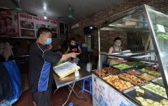 Covid-19: À Hà Nội, les activités de vente à emporter/livraison ont été à nouveau autorisées pour les restaurants situés dans les districts dont l'épidémie est maîtrisée Covid-19: À Hà Nội, les activités de vente à emporter/livraison ont été à nouveau autorisées pour les restaurants situés dans les districts dont l'épidémie est maîtrisée