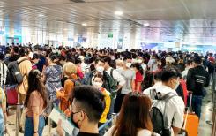 L'aéroport d'Ho Chi Minh-Ville bondé de passagers avant le Têt