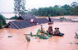 Vietnam/inondations: la Croix-Rouge lance un appel d'un million de francs suisses Vietnam/inondations: la Croix-Rouge lance un appel d'un million de francs suisses