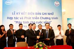 Intel soutient le développement du secteur industriel des technologies de l'information au Vietnam Intel soutient le développement du secteur industriel des technologies de l'information au Vietnam