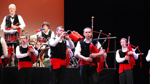 Quimperlé (Finistère, Bretagne) - Le voyage musical du bagad Bro Kemperle au Vietnam