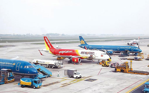 Les compagnies aériennes vietnamiennes suspendent de nombreuses liaisons internationales