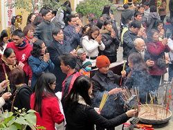 Vietnam : temples et pagodes font le plein au Têt Vietnam : temples et pagodes font le plein au Têt