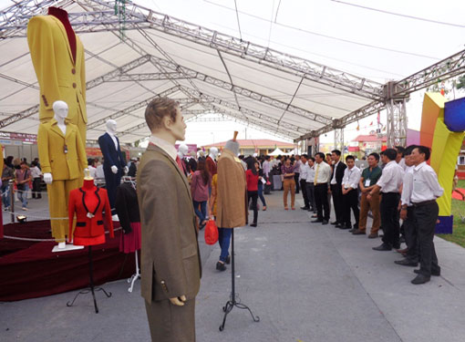Des «paysans-couturiers» en banlieue de Hanoi Des «paysans-couturiers» en banlieue de Hanoi