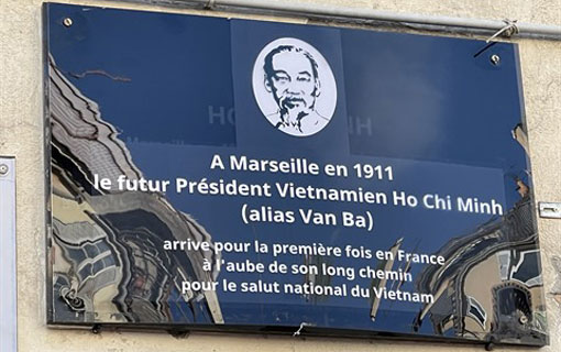 Dévoilement de la plaque commémorative en l’honneur du président Hô Chi Minh à Marseille