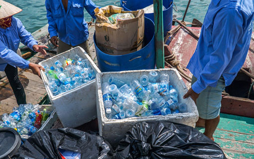 A partir du mois d’août, Ha Long interdira les bouteilles en plastique, les sacs sur les bateaux