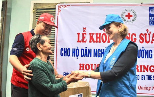 Le PNUD (Programme des Nations Unies pour le développement) soutient les personnes touchées par les tempêtes et les inondations dans le centre du Việt Nam