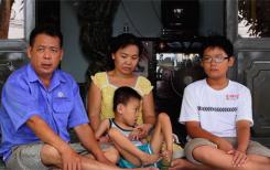 "Ce poison invisible, personne ne s’en rappelle" : du Vietnam jusqu'à Sète, le combat contre l'Agent Orange continue "Ce poison invisible, personne ne s’en rappelle" : du Vietnam jusqu'à Sète, le combat contre l'Agent Orange continue