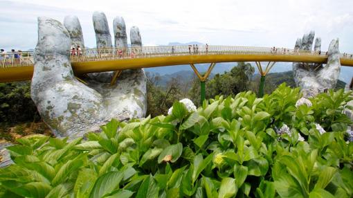 un pont entre les mains