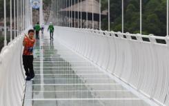 Vietnam : à la découverte du pont de verre le plus long du monde