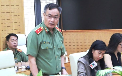 Vietnam: Les pots-de-vin au Département consulaire du Ministère des affaires étrangères se sont élevés à des dizaines de milliards de dong, des centaines de milliers de dollars US Vietnam: Les pots-de-vin au Département consulaire du Ministère des affaires étrangères se sont élevés à des dizaines de milliards de dong, des centaines de milliers de dollars US
