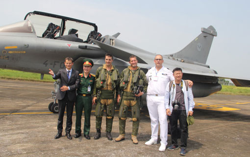 Un Rafale français dans le ciel vietnamien Un Rafale français dans le ciel vietnamien