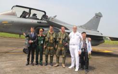 Un Rafale français dans le ciel vietnamien Un Rafale français dans le ciel vietnamien