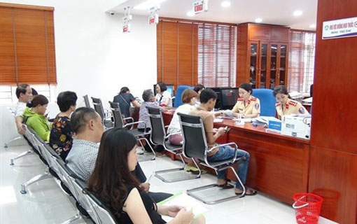 Vietnam et France partageant des expériences dans la réforme administrative