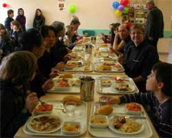 Un repas vietnamien pour les élèves des collèges de Fabrègues Un repas vietnamien pour les élèves des collèges de Fabrègues