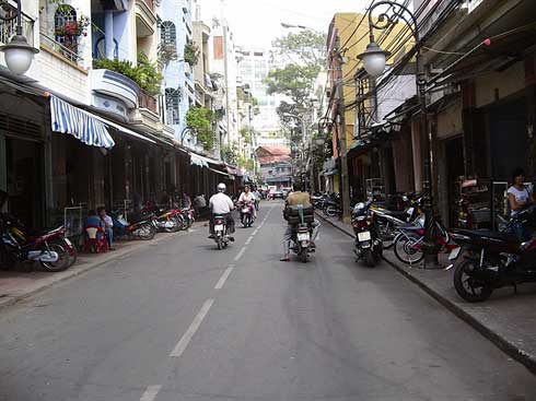 Au passé retrouvé dans la rue des antiquaires à Hô Chi Minh- Ville Au passé retrouvé dans la rue des antiquaires à Hô Chi Minh- Ville