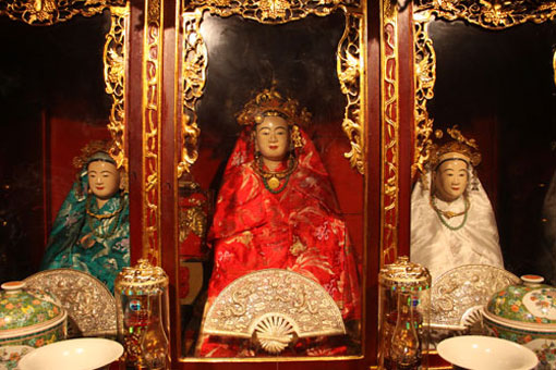 Le culte de la Sainte-Mère au Vietnam Le culte de la Sainte-Mère au Vietnam