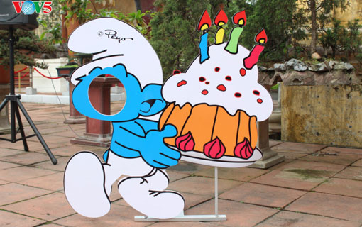 Au Vietnam: Une expo… schtroumpfement schtroumpf! Au Vietnam: Une expo… schtroumpfement schtroumpf!